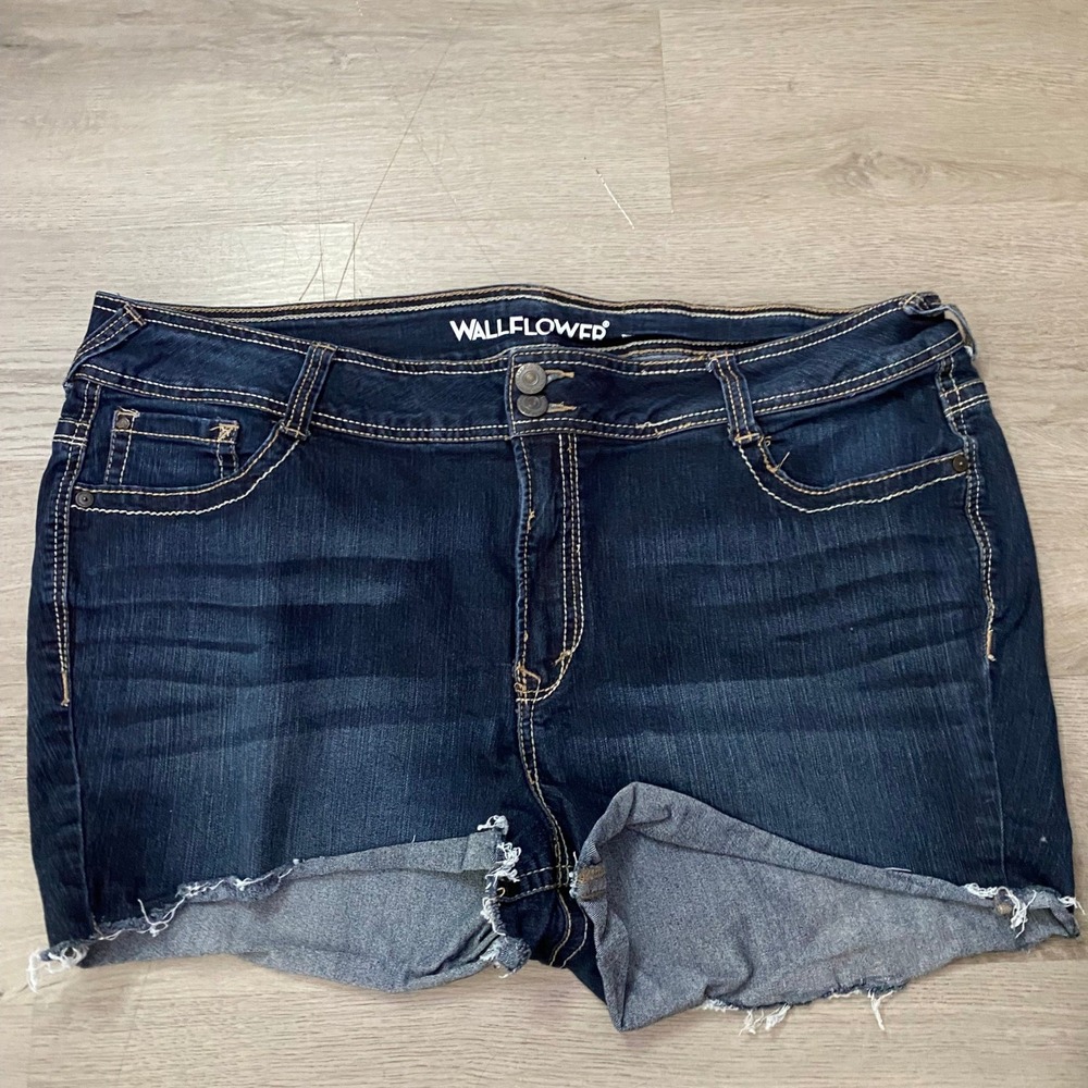 Wallflower Denim Shorts Women 20W Dark Wash Frayed Hem Cutoffs